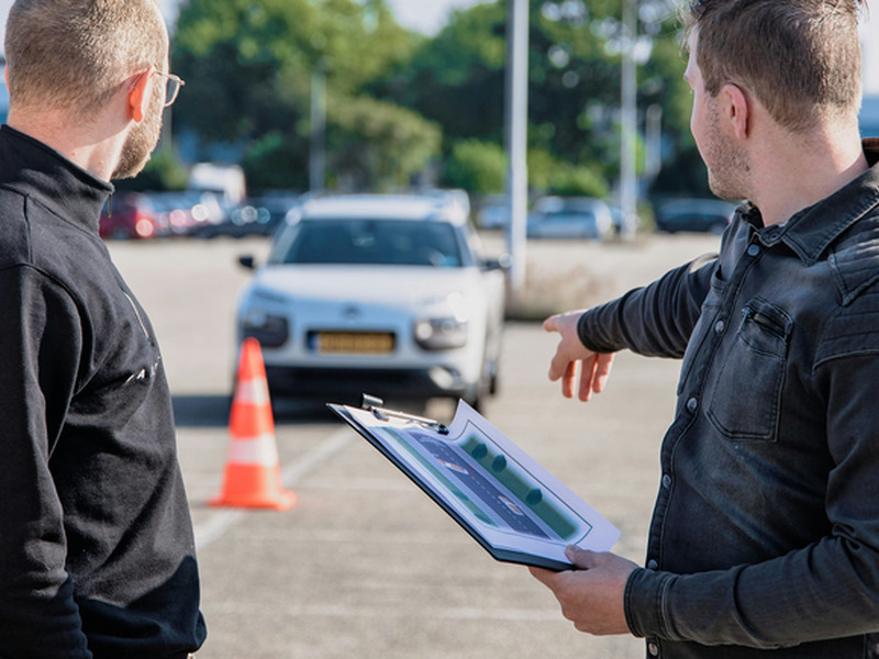 Como tirar a carta de condução na Holanda: Guia passo a passo para portugueses (com ou sem família)
